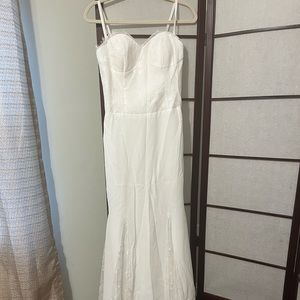 Never worn wedding dress, made and altered by an online boutique Hebeos